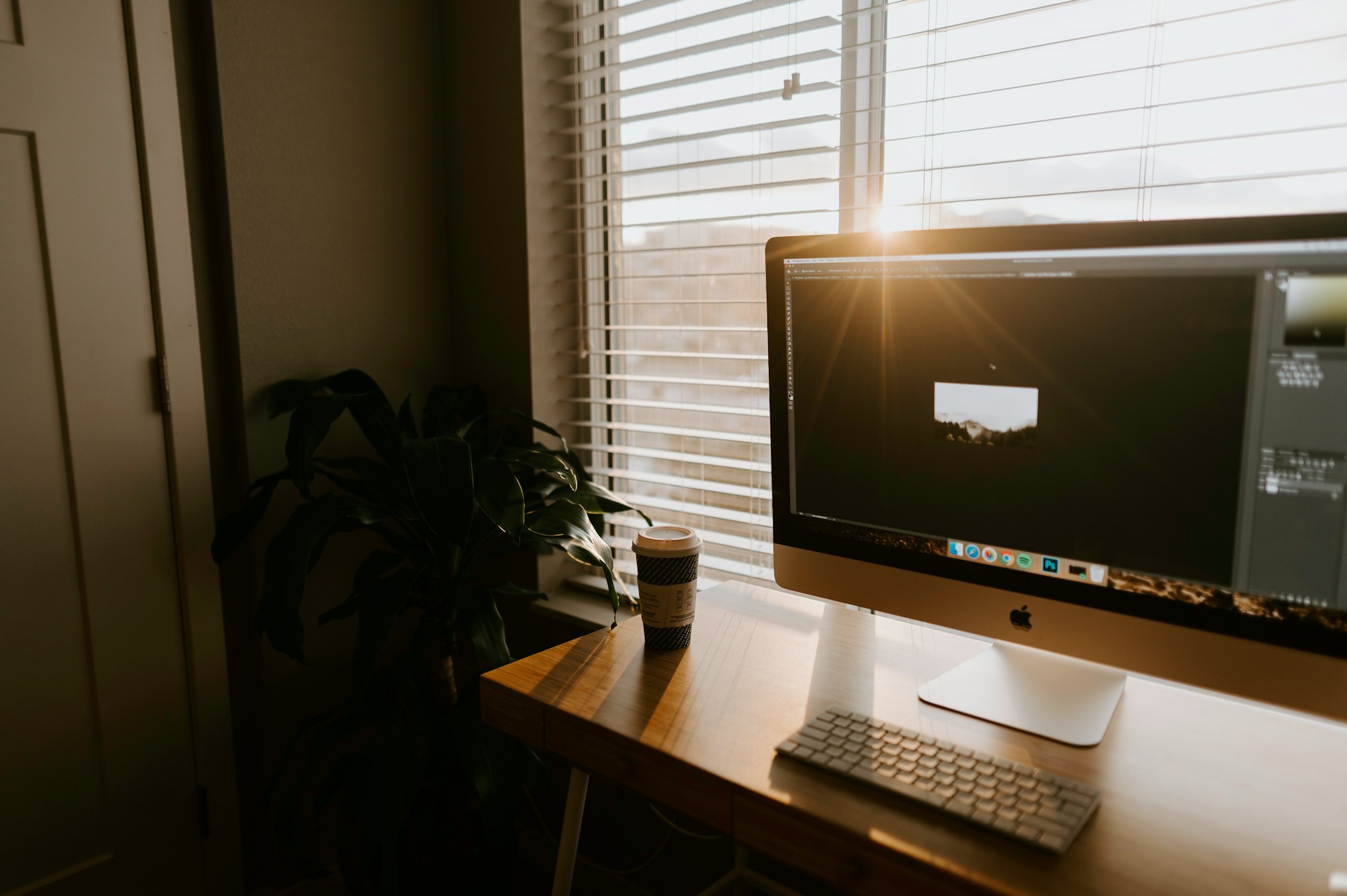 Sobriété fonctionnelle du bureau – un espace plus clair
