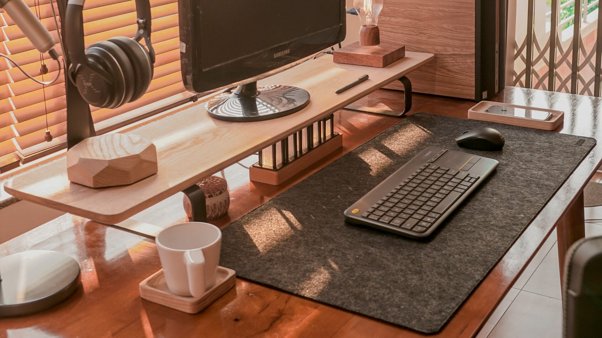desk setup